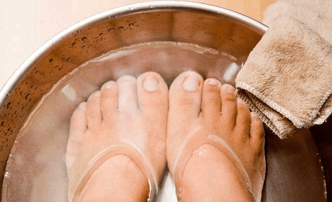 L'onychomycose, également appelée mycose des ongles ou teigne des ongles, est une infection fongique des ongles. Si elle n'est pas traitée à temps, elle peut devenir chronique. L'onychomycose, également appelée mycose des ongles ou teigne des ongles, est une infection fongique des ongles. Si elle n'est pas traitée à temps, elle peut devenir chronique.