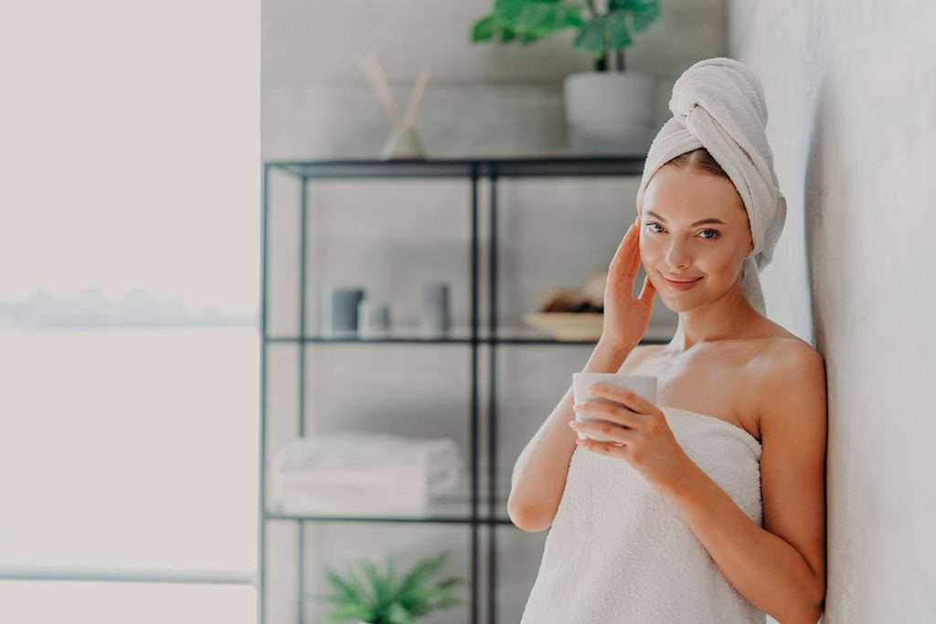 Rostro, cuerpo y cabello hidratado