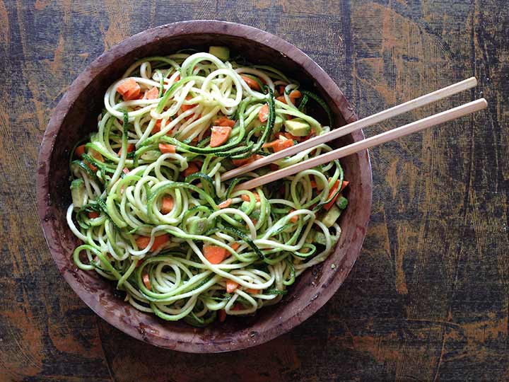 Espaguetis de calabacín. Alimentación limpia. Teoría combinación alimentos