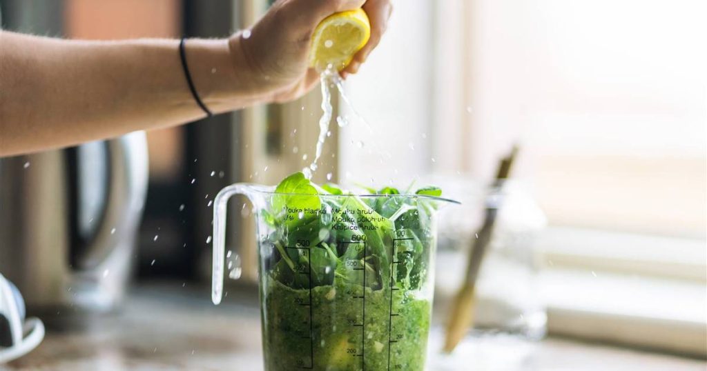 4 jus super vitaminés aux légumes et fruits frais