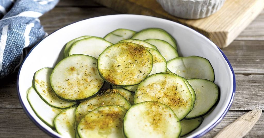 Chips de courgettes au curry : des collations plus saines