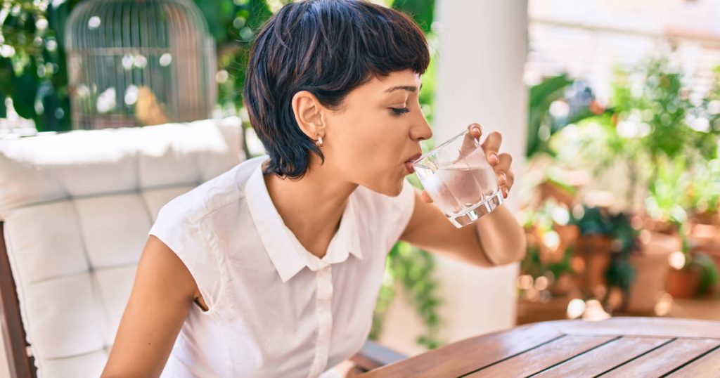 Déshydratation : comment entraîner la sensation de soif et se réhydrater en été (avec menu hebdomadaire téléchargeable)