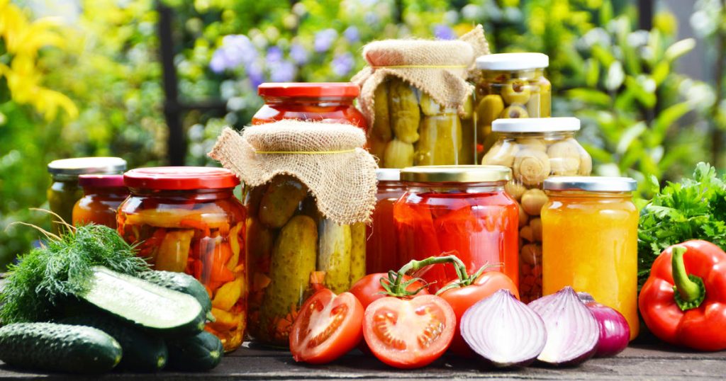 Fruits et légumes en conserve maison : comment ils sont préparés et temps de cuisson par aliment