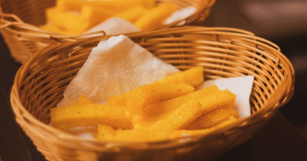 Préparez vos propres "frites" et pizza sans gluten avec de la polenta