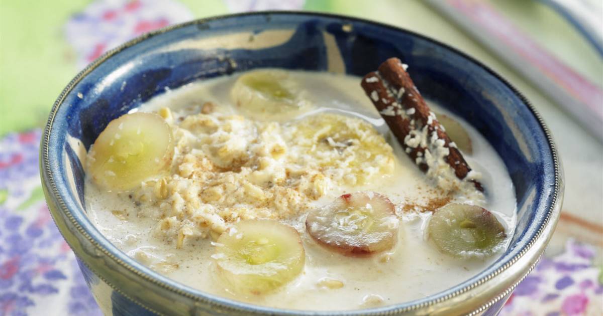 Bouillie d&rsquo;avoine aux raisins et noix de coco : la recette nettoyante la plus simple et tous ses bienfaits